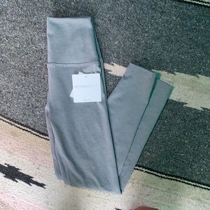 BRAND NEW Beyond Yoga Leggings (xsmall)